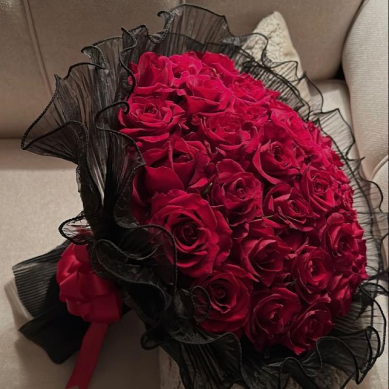 Bouquet  Red rose and mnb covers bouquet